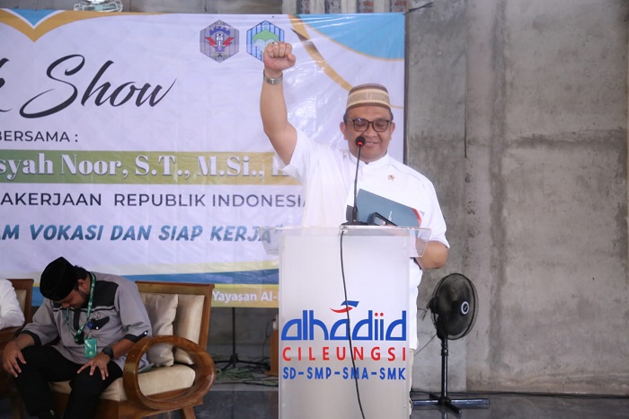 Sosialisasi Program di Bogor, Wamenaker: Pendidikan Vokasi Jalur Tepat bagi SMK