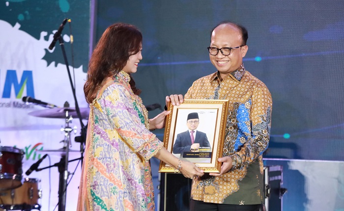 Jadi Birokrat dan Akademisi, Sekjen Kemnaker Raih Penghargaan The Indonesian Next Leader