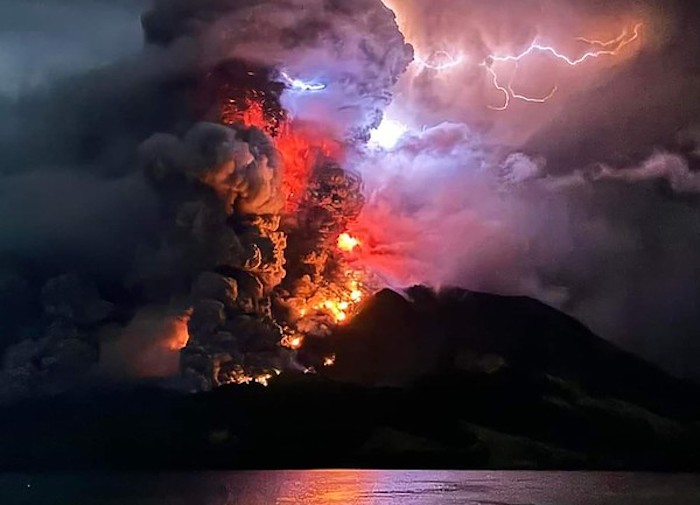 Gunung Ruang Kembali Erupsi Jumat Sore