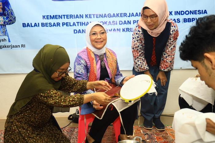 Kukuhkan Pengurus FKLPI, Menaker: Terus Tingkatkan Kolaborasi BLK dengan DUDI