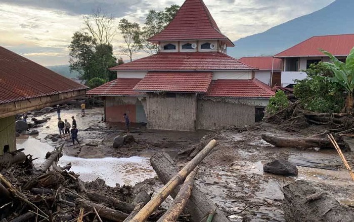 Lahar Dingin Terjang Sumbar: Korban Tewas 37 Jiwa dan 17 Belum Ditemukan