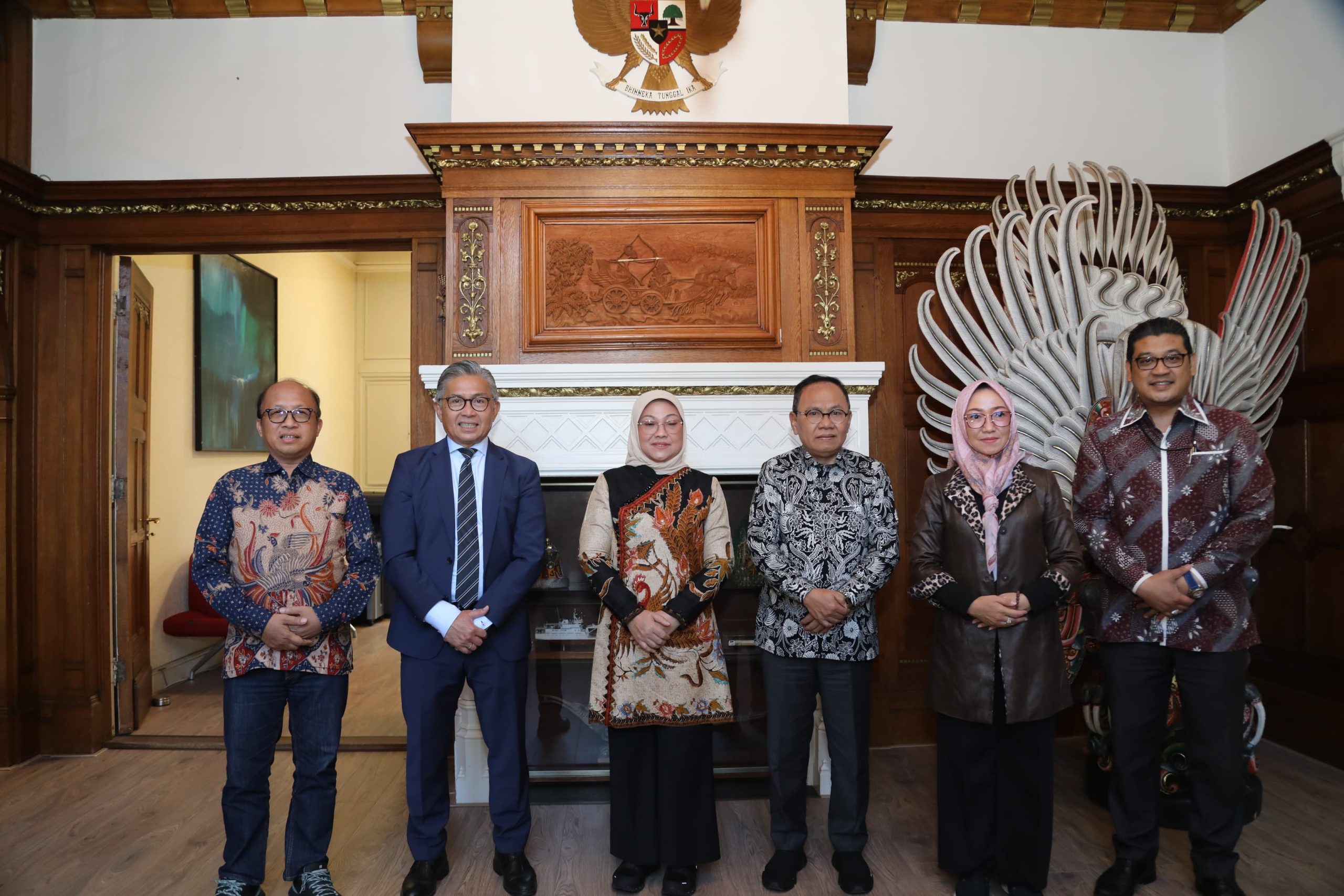 Menaker Bertemu Dubes RI untuk Belanda, Bahas Peluang Kerja bagi Tenaga Kerja Indonesia