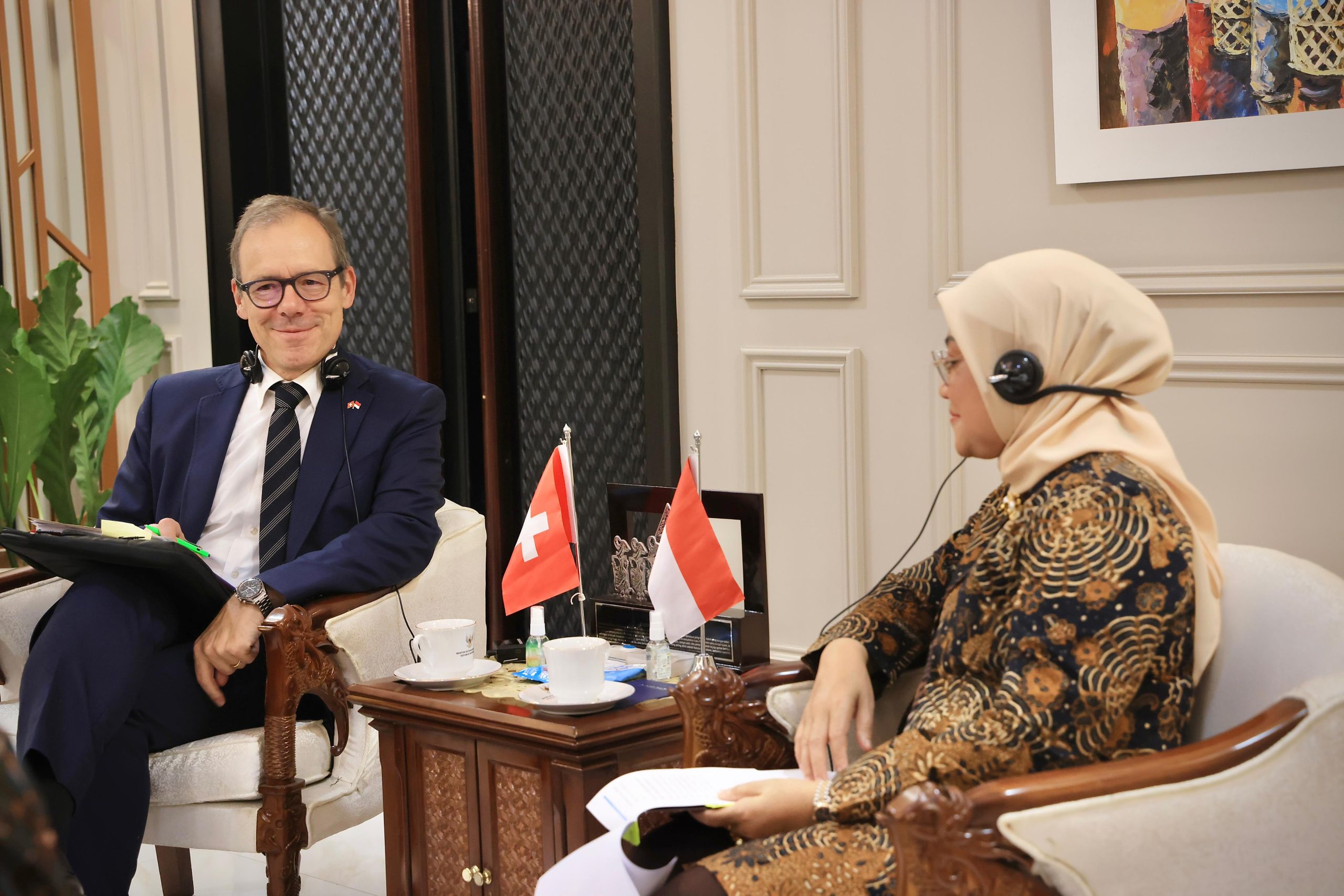 Menaker Terima Kunjungan Kehormatan Dubes Swiss, Bahas Kerja Sama Ketenagakerjaan