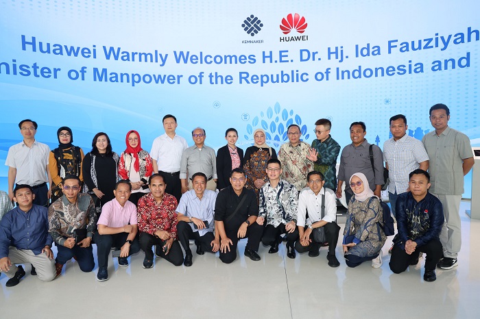Menaker Ida Fauziyah Apresiasi Kepatuhan Huawei pada Regulasi di Indonesia
